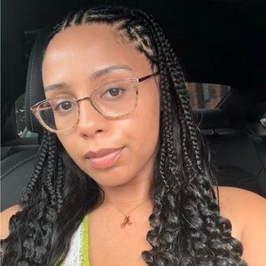 Meet your Posher, Anisah